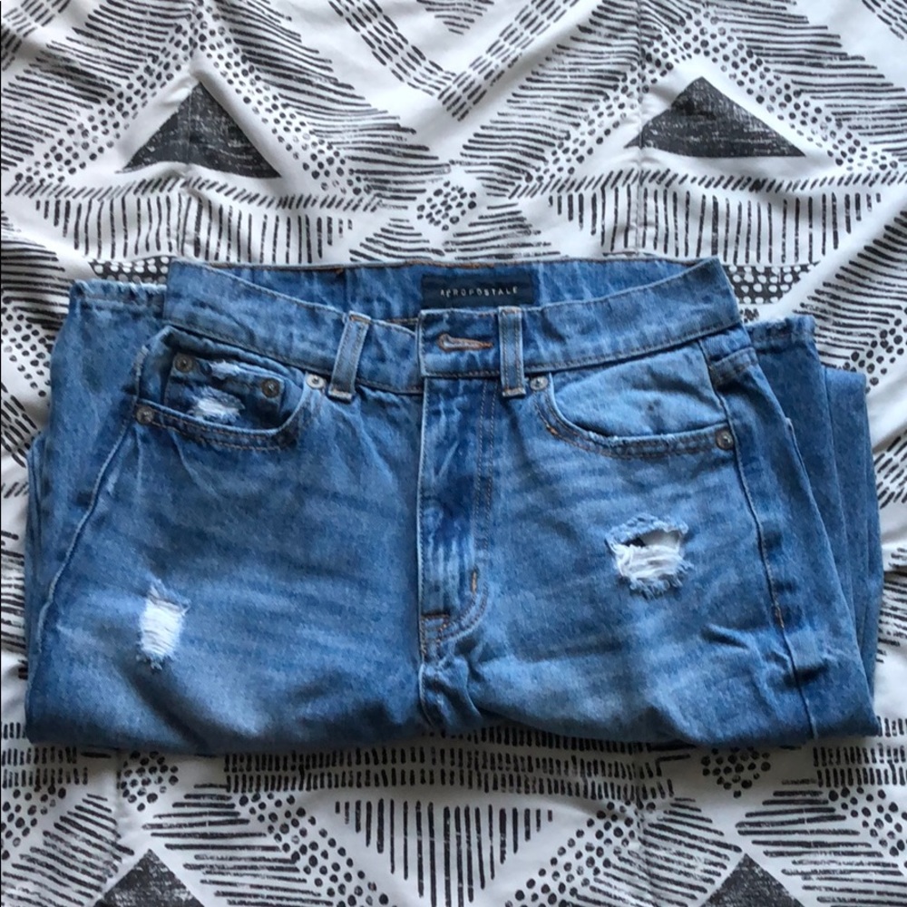 Cute mom jeans. Really good condition!